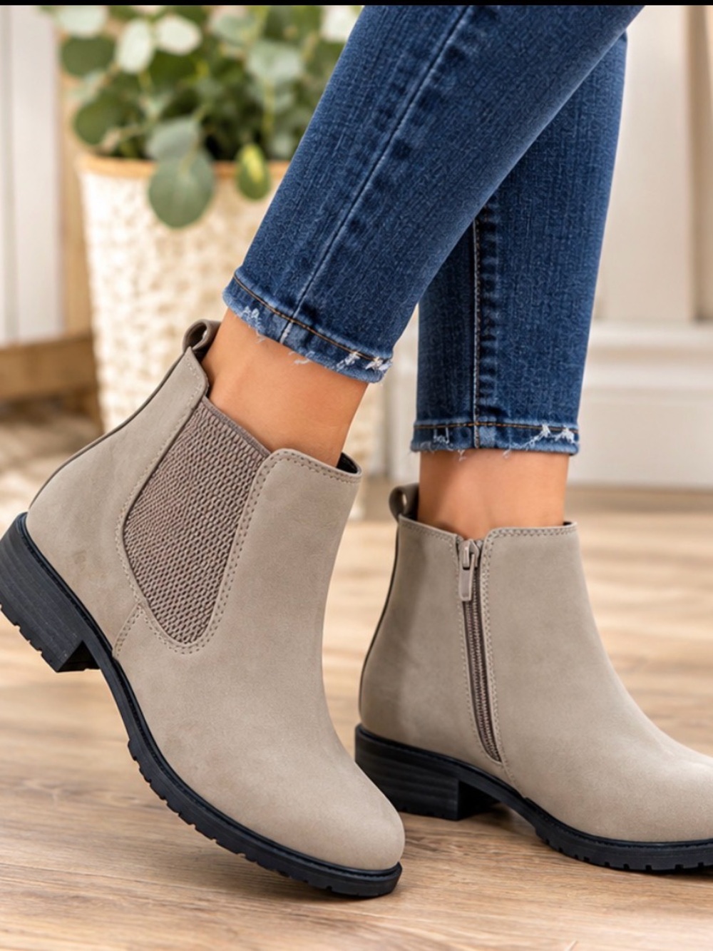White Mountain Taupe Suede Ankle Boots Chelsea Side Zip Block Heel Lug Sole 7
